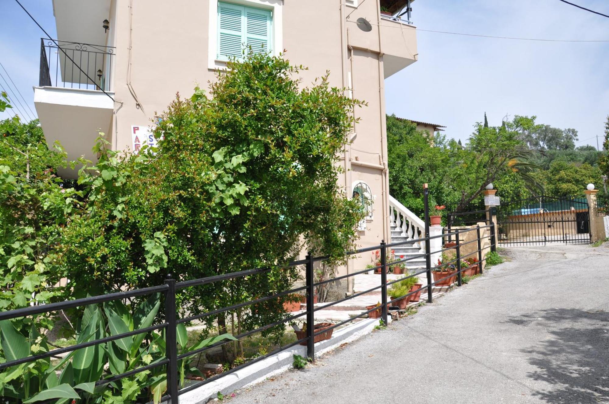 Paraskevi Apartments إيبسوس المظهر الخارجي الصورة